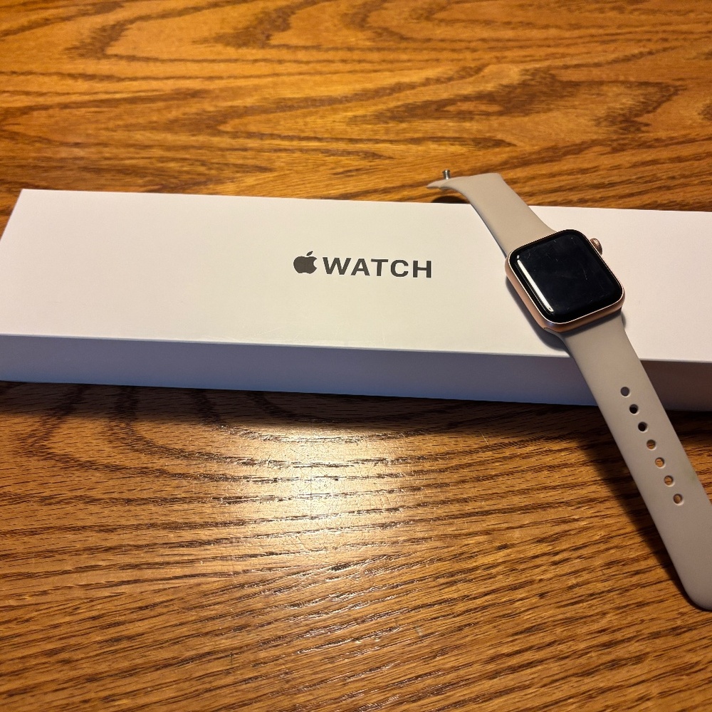 Apple Watch SE starlight sport band 40mm GPS